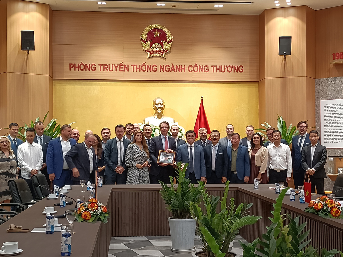 Delegationsreise mit den JUNGEN UNTERNEHMERN: Asienbrücke öffnet Türen in Vietnam und darüber hinaus