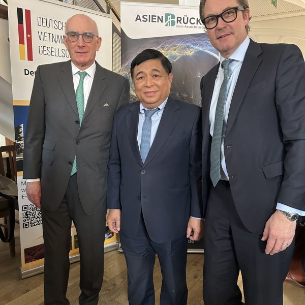 Asienbrücke e.V. Briefing mit Vize-Premierminister Vietnams