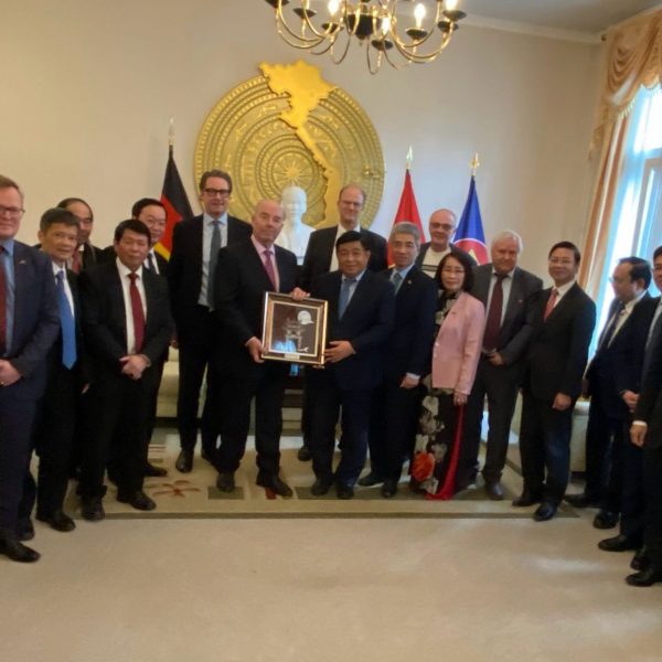 Asienbrücke e.V. Briefing mit Vize-Premierminister Vietnams